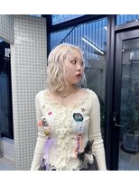 ヴァーディ オモテサンドウ(Vardy omotesando)&nbsp;ブロンドカラー　ホワイトカラー