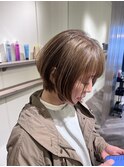 白髪ぼかし 脱白髪染め ショートボブ ミルクティー くせ毛
