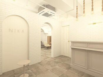 ニカ(NIKA)の写真/白を基調とした清潔感溢れる店内で、リラックスしながらキレイになれる…。あなたの美を叶えます。