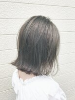 ブルー(BLUE)&nbsp;CUORE菊地～透明感カラーブリーチ２回アッシュグレー