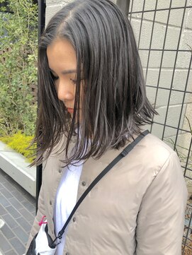 ワール(whirl.) 大人ストリートな外ハネボブ☆くすみブルー前下がりボブ