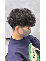 エレナ(elena)&nbsp;ツイストスパイラルパーマ束感ショートアッシュカラー