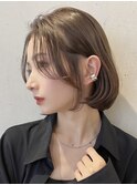 顔周りレイヤーカットくびれヘアミルクティーベージュカラー