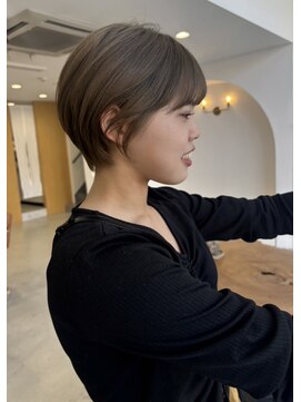 エマン(AIMANT) オリーブベージュ× 大人ショート