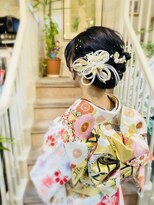 美容室 ティンカーベル シニヨンヘア