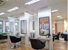 オブジェ ヘアープロデュースの雰囲気（室内は明るく開放的な空間となっております＊）