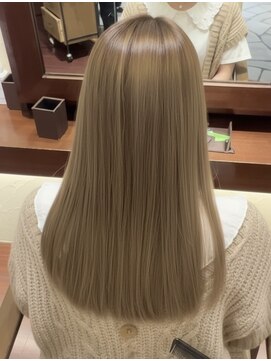 ヘアリゾート粋 ドゥオ 新宿南口店(dua) イルミナ アースベージュ