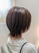 ウィスカーヘアー(whisker hair) ショートウルフ カーキベージュ