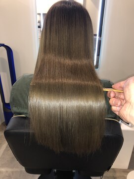 アールサロン アオヤマ(Rr SALON AOYAMA) プラチナミネコラストレート