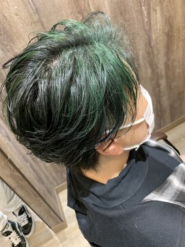 ヘアメイク Y-21 青葉台店 ハイライト　×　マットブラック　×　グリーン