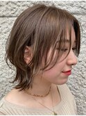 オリーブベージュ 外ハネミディ ショートウルフ
