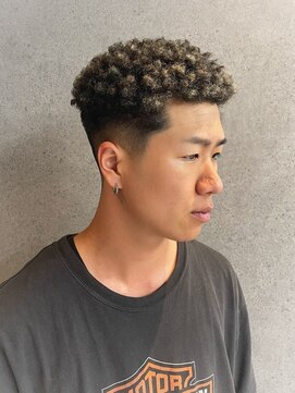 フジヤマバーバーショップ エビス(FUJIYAMA BARBER SHOP ebisu) ボルサリーノパーマショートアフロ極道パーマ【ebisu】