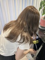 ロカ(roka) ブリーチなしのオリーブベージュ