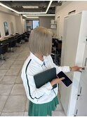 ボブ切りっぱなしボブハイトーンブリーチ