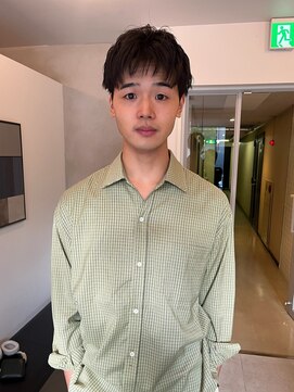 アンフェインド02(UNFEIGNED 02) MEN’S HAIR/サーフカール/刈り上げセンターパート/伏見