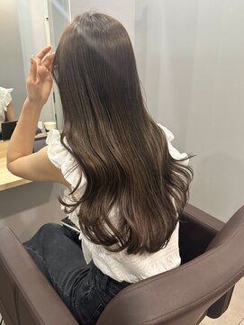 カミエ(kamie) 透明感あるグレージュロング×大人っぽい柔らかウェーブ
