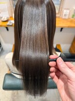 アクア(AQUA)&nbsp;梅雨の広がり・うねりを解消自然なツヤ髪ストレート