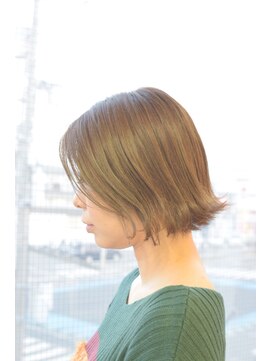 ヘアアンドメイク ムーア(Muuua) 外ハネミニボブとナチュラルベージュ