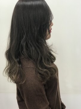 アークスヘアー 大人かわいいウェーブ×透明感シルバーアッシュ