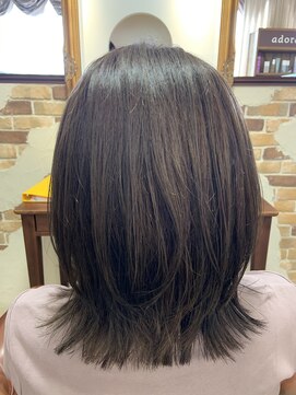 アドラーブル 女池店(adorable) 【くすみカラー】 くびれミディアムレイヤー 20代30代40代