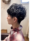 ビジネスにもカジュアルにもいけるツーブロックパーマ