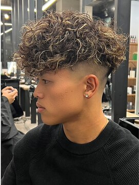 エルマーク 枚方(L-MARK) スペインカールスパイラルパーマツイストパーマフェード短髪