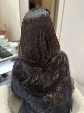 ユニ 原宿(uni) 【YUKI】リアル韓国ハイレイヤーヘア/ヨシンモリ/エギョモリ