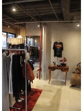 アパレルも併設しているからこそ出来るトータルでのコーディネート