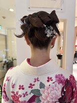 ビファインイーハアヴェダ(Befine e-ha AVEDA)&nbsp;ぷっくりリボンのガーリーアップアレンジ