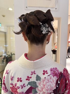 ビファインイーハアヴェダ(Befine e-ha AVEDA) ぷっくりリボンのガーリーアップアレンジ