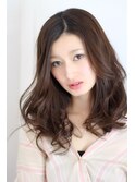 凛とした女性らしさをもたらす大人めロング