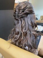 ブリス(VLISS)&nbsp;ふわふわハーフアップ＿結婚式お呼ばれアレンジ