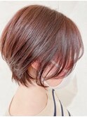 シースルーなサイドがかわいいショートボブ