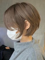 エリマ  茅ヶ崎(elima)&nbsp;ショートカットショートボブミルクティーベージュカラー前髪なし