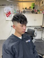 メリケンバーバーショップ フクオカ(MERICAN BARBERSHOP FUK)&nbsp;波巻き束感ショートツーブロックマッシュアップバングコンマヘア