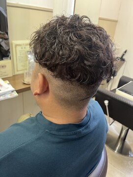 コアフィールフィス(COIFFURE fils) 《見附　今町》メンズ　プードルパーマ　フェードカット