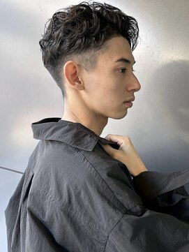 トルネード(TORNADO) 外国人風フェードパーマ アップバング 刈り上げ  A1213