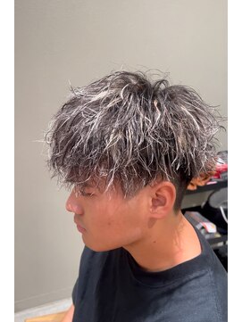 クヴェル(Kvell) ホワイトハイライト×ツイストスパイラル