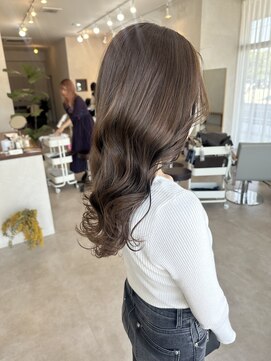 イルプロム 御厨店(illuprom.) アッシュベージュ（ハイライト履歴あり）