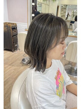 ネオリーブ チロル 横浜西口店(Neolive CiroL.) 白髪ぼかしハイライト グレージュ ボブレイヤー 【miku】