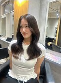 ナチュラルレイヤーと暗髪でおとなっぽい印象に