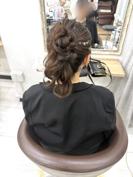 プティクローシェ バイ クオーレ(petite cloche by CUORE) お団子ポニー 結婚式ヘア 参列ヘア