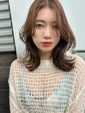 ホフ 大阪心斎橋店(F.O.F) ベージュインナーカラーショートボブレイヤーミディアム前髪