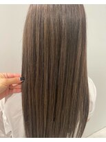 オン(ON)&nbsp;極細ハイライトで透明感カラー