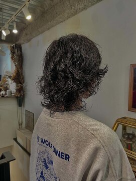 シャドウパーマでキメすぎないミディアムマッシュスタイル