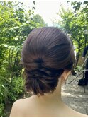 白ドレスに合わせたヘアセット