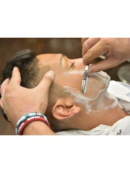 清潔感とオシャレを両立したメンズスタイルに！ひげ・眉のお手入れはプロにお任せ◎