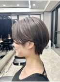 40代50代60代耳かけショート前髪なしハンサムショート白髪ぼかし