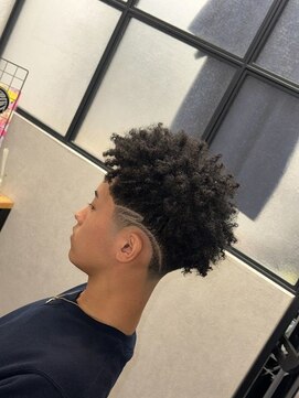 カイ(X) スパイキーアフロ/剃り込み/刈り上げ