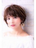 グラデーションカラー＆小顔ダブルバングのワンサイドショート